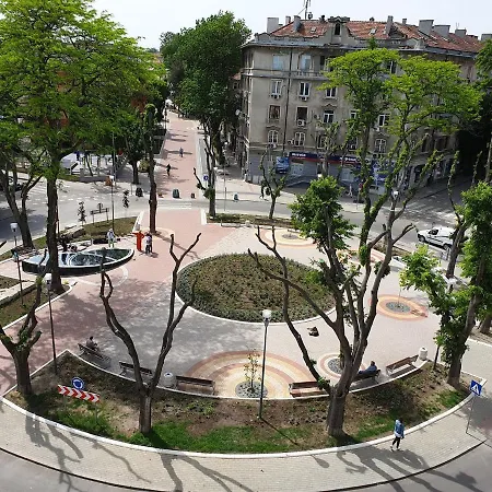 Fs - Beautiful In The Center Of