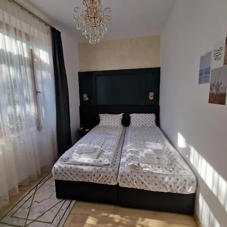 Fs - Beautiful In The Center Of