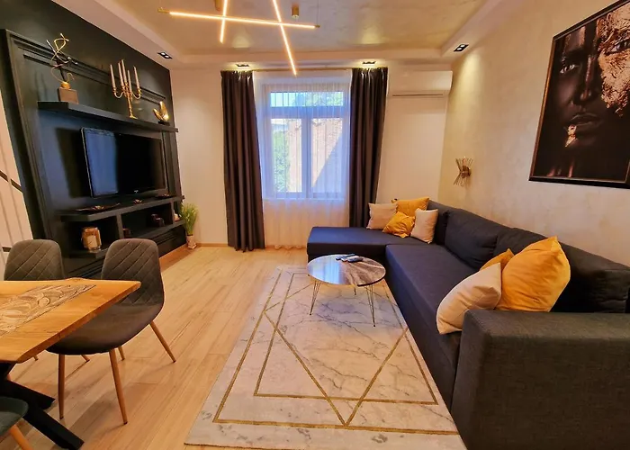 Fs - Beautiful In The Center Of Apartment Warna