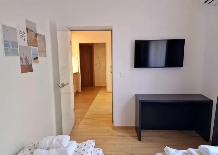 Fs - Beautiful In The Center Of Apartment Warna