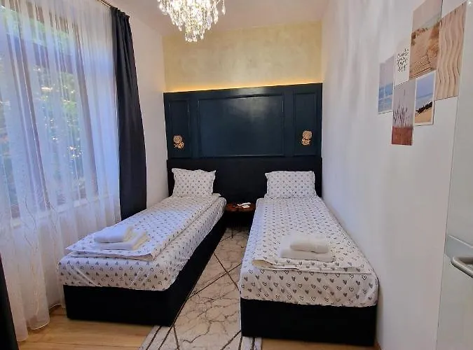 Fs - Beautiful In The Center Of וארנה