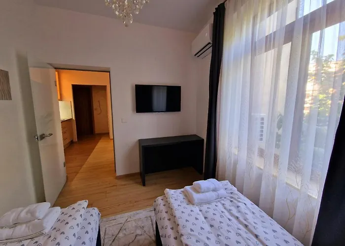 Fs - Beautiful In The Center Of וארנה