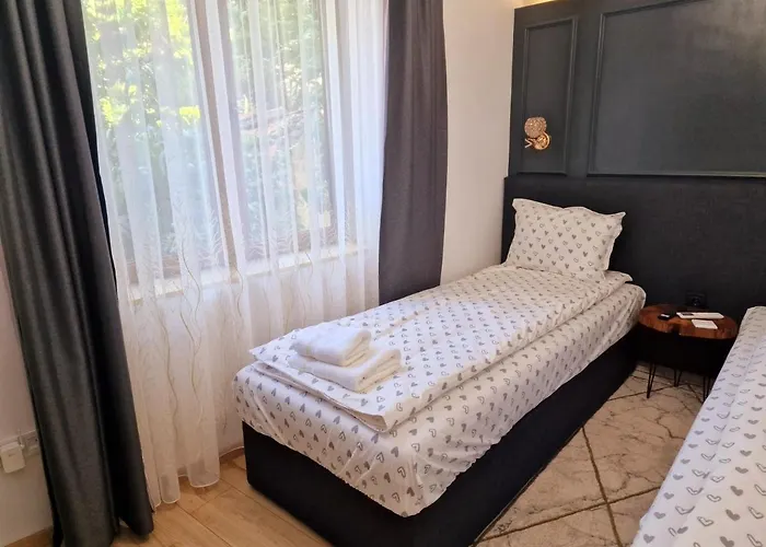 Fs - Beautiful In The Center Of Warna