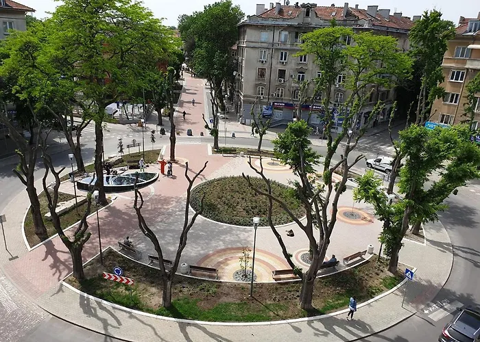 Fs - Beautiful In The Center Of